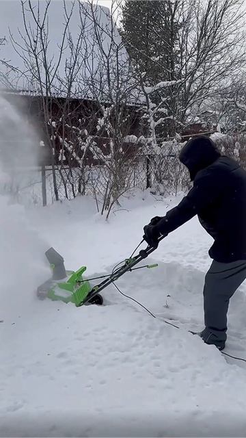 Электрический снегоуборщик RedVerg RD-ESB45 смотреть онлайн