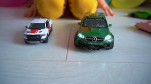 Марк исследует автомобили в масштабе 1_24 (3 эпизода)