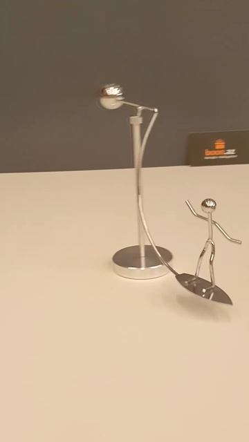 Настольный маятник 