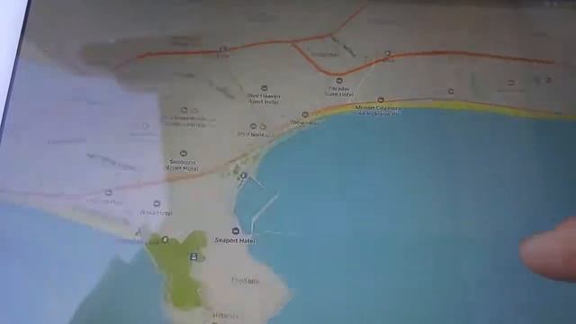 На городском автобусе до пляжа Клеопатры, выходим на правильной остановке. смотреть онлайн