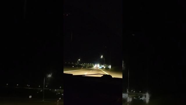 Трасса М4 с мигающими фонарями, позитивный участок трассы в Ростовской области, мерцающая трасса смотреть онлайн