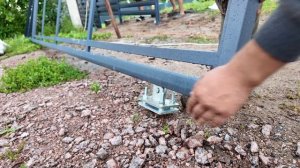 Установка откатных ворот. Швеллер, сваи и уловители