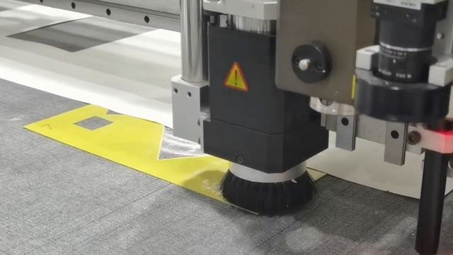 Фрезеровка жесткого тонкого пластика на планшетном плоттере Ruizhou RZCRT в Алматы, Казахстан смотреть онлайн