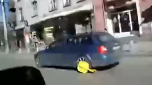 Бабы за рулем! Автоприколы на дорогах. Как рулят наши бабы! смотреть онлайн