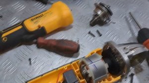 Аккумуляторная болгарка DEWALT405(Китай) при нагрузке ухо?