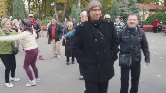 Харьков,танцы в парке;