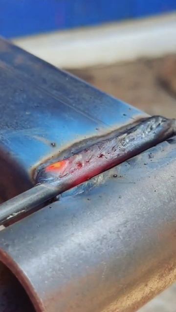 Как правильно варить широкий шов #сварка #лайфхак смотреть онлайн