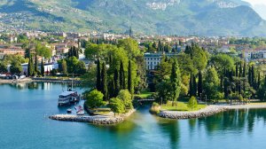 Рива-дель-Гарда, Италия.  Пешеходная экскурсия по жемчужине озера Гарда в 4K 60 FPS | #шариклайф