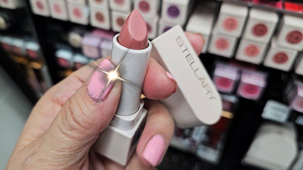 Магнит косметик.Весенняя коллекция.Любимая помада.Май 2025 смотреть онлайн