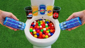 Мультики для детей. Детский Эксперимент: Мини шарики ПРОТИВ напитков. Мультики для малышей