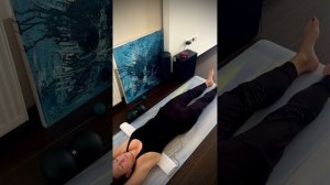 Валик из полотенца для вытяжения спины грудного отдел
