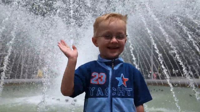 3 Краснодар прикольный мальчик у фонтана смотреть онлайн