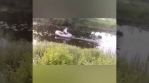 Шуруповерт вместо мотора на лодке.