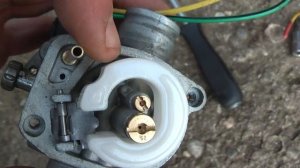 Как настроить карбюратор на скутере ?