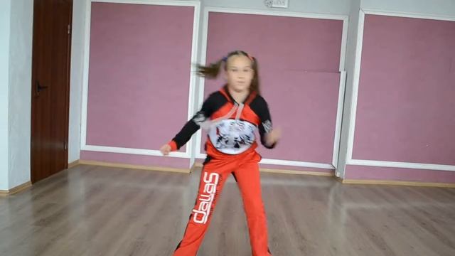 Базовые движения хипхоп от танцоров Даллас в Кишиневе. Бугайчук Саша. #танцорыdallas