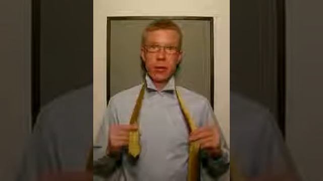 Как завязывать галстук узлом Полувиндзор смотреть онлайн