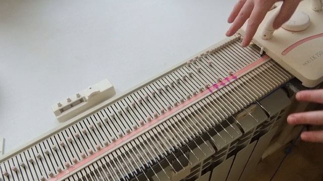 Супер край на однофонтурной вязальной машине.