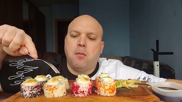 МУКБАНГ запечённые роллы/ОБЖОР/обед/еда на камеру смотреть онлайн