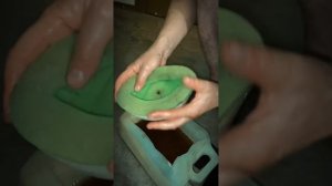 Моем поролоновый воздушный фильтр.