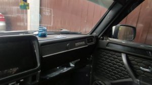 установили новую панель от ваз 21 0 7 на ниву сделали пол