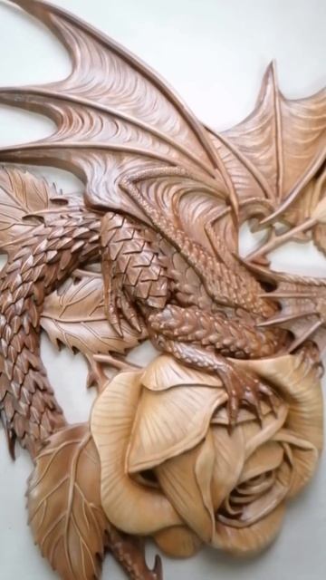 Резное панно из массива березы "Дракон на розе" смотреть онлайн