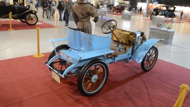 Ретро автомобиль Le Zebre Type A на выставке в Сокольниках. Москва 2017 смотреть онлайн