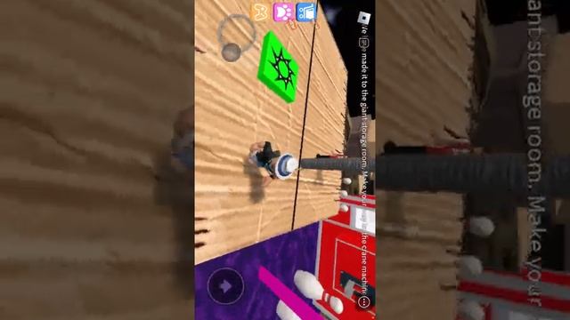 Сбегаю из боулинга  в роблоксе