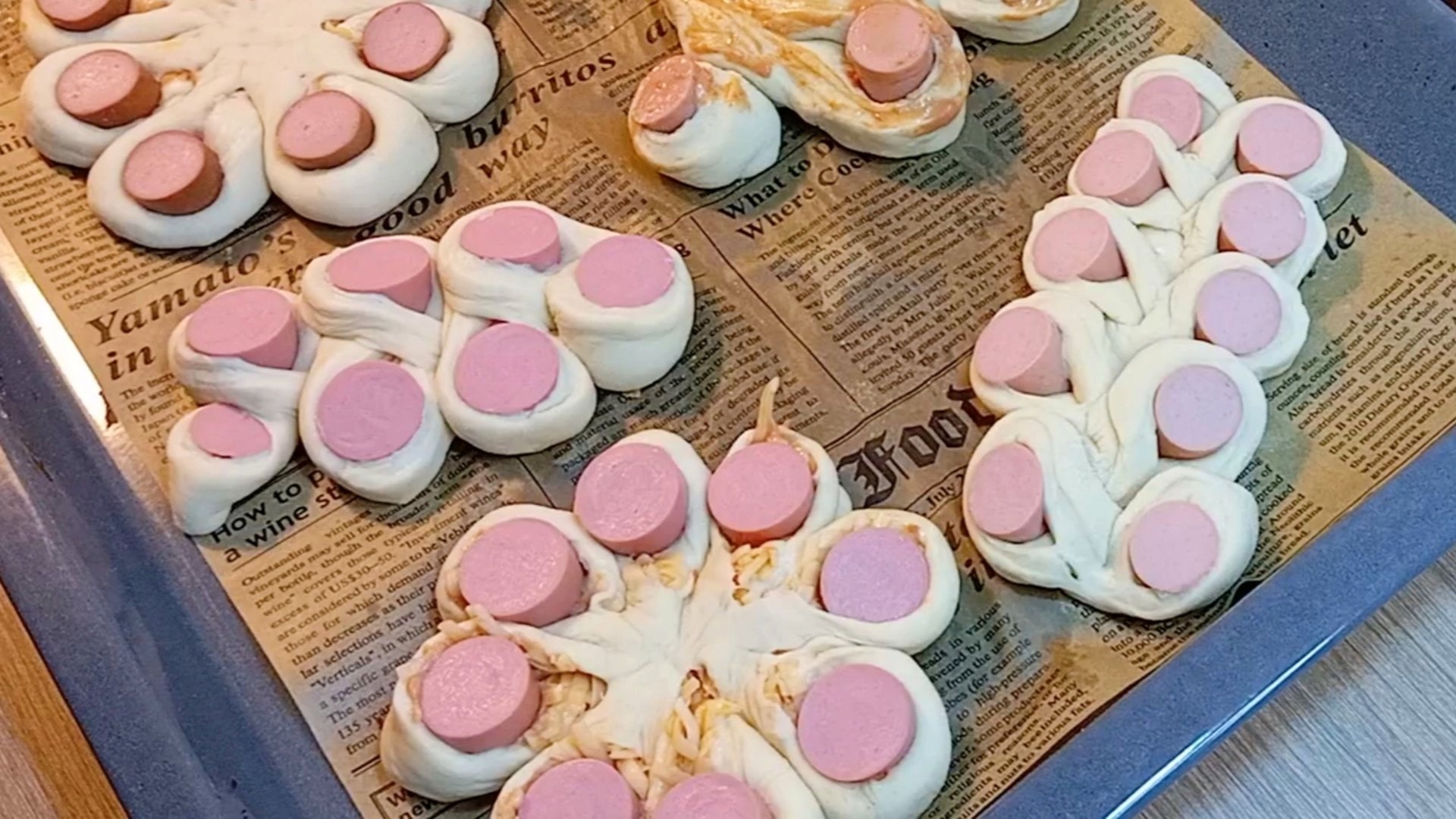 Простые рецепты: оригинальная форма из теста с сюрпризом внутри! Сосиска в тесте—Ароматная косичка! смотреть онлайн