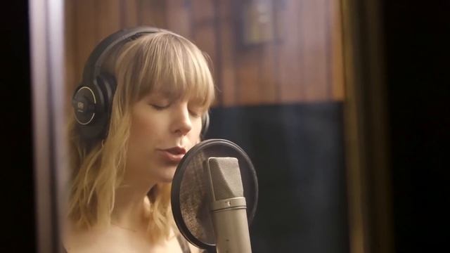 Eurythmics - Sweet Dreams(1983) & The White Stripes - Seven Nation Army(2003)- By Pomplamoose - 2019
