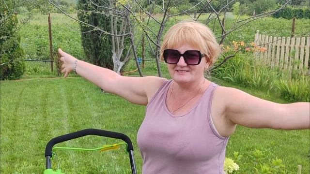 Бесщеточная аккумуляторная газонокосилка Greenworks, 40 В смотреть онлайн