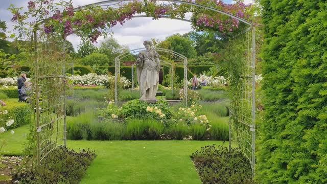 САДЫ БРИТАНИИ. ПРЕКРАСНЫЕ САДЫ НОРФОЛКА - одни из лучших английских коттеджных садов! смотреть онлайн