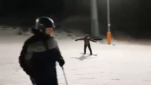 Ясна, Словакія. На сноуборді вперше і в останнє, бо падати боляче)