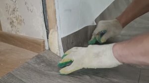 Как уложить линолеум на старый деревянный пол самому. Подготовил поверхность под укладку линолеума.