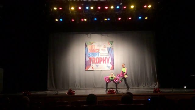 Cheerleading .Чир - фристайл - двойка юниоры/юниорки Яна Семенова, Софья Яковлева.