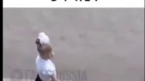 Девочка курит