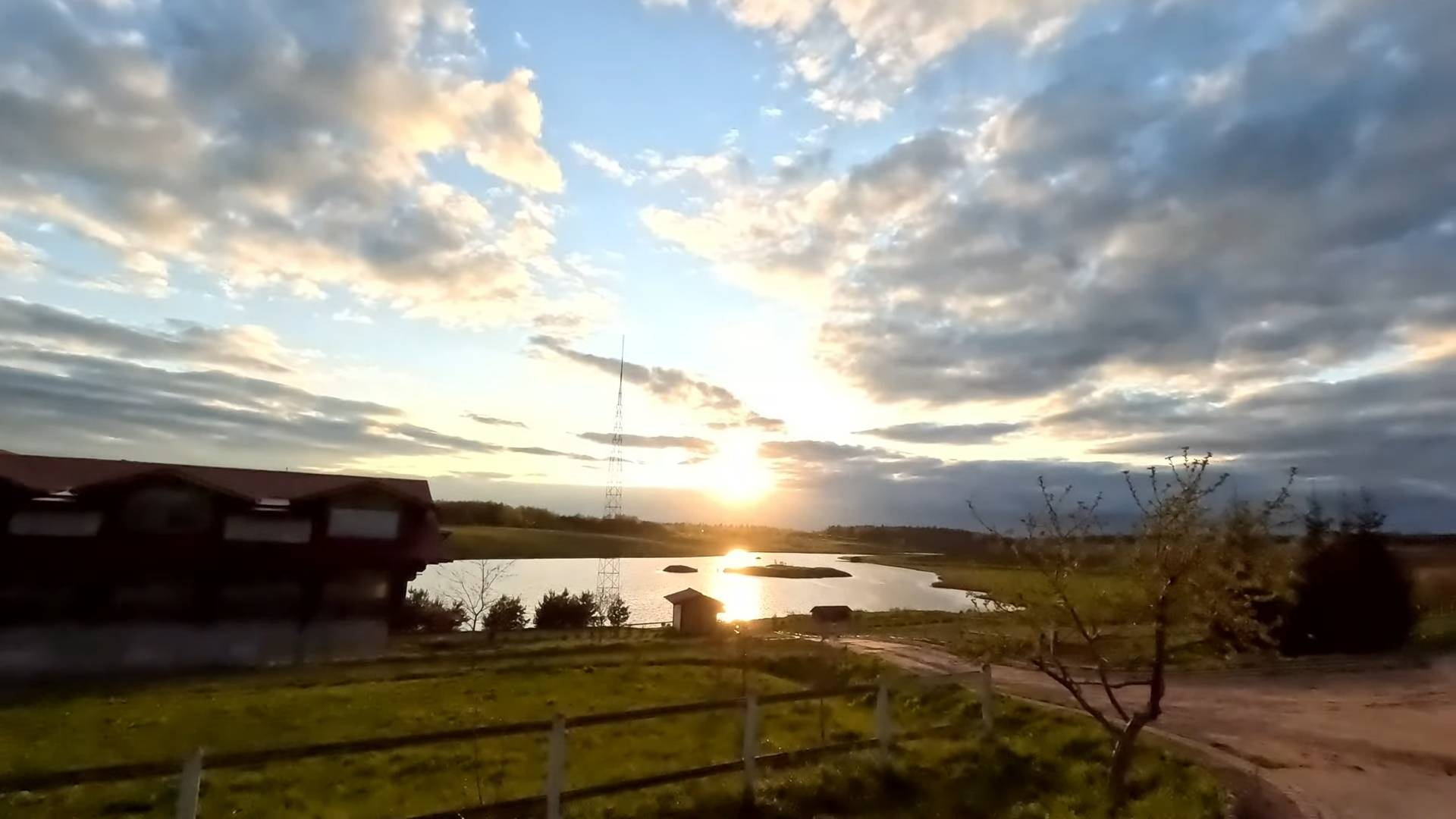 Механизированная Бригада по пути обнаружила лебедей и застала шикарный закат.Едем в Солнечногорск. смотреть онлайн