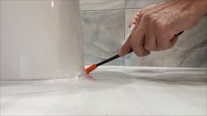 силиконим примыкание унитаза и пол