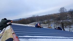 Кровля в Январе, убираем наледь с обрешётки при помощи