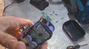 Аккумуляторная пила Makita(Китай) при нагрузке отключает