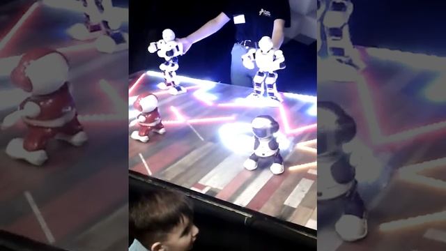 Выставка роботов смотреть онлайн