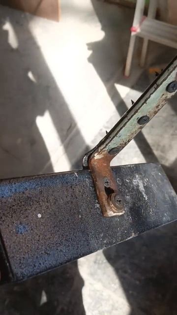 Предварительно делал отверстия в металле. смотреть онлайн