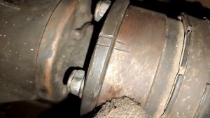 откручивается гайка флянца на мосте на редукторе решение ВАЗ Нива Нива Шевроле