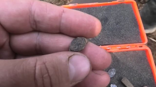 Нашли ОГРОМНЫЙ крест на лесной поляне. Коп в лесу смотреть онлайн