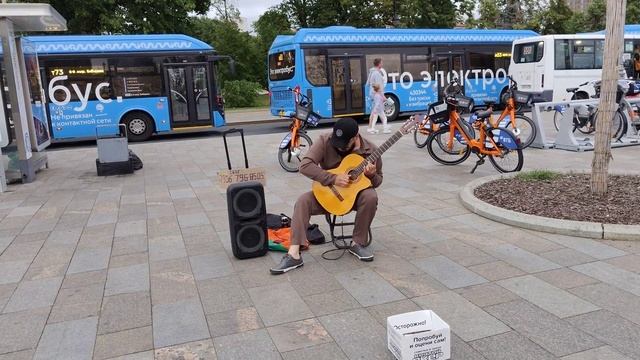 #guitar - гитара - гитарист играет на ВДНХ и его тут же приглашают сыграть в Подмосковье #Moscow смотреть онлайн