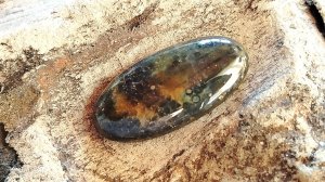 Кабошон из халцедона с "колечками" 😊