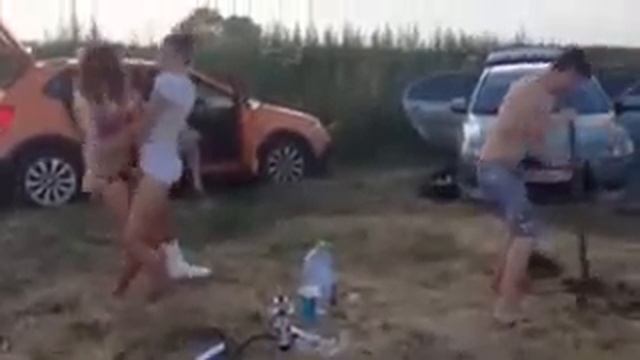 смешное видео собака ждет почту -смешное видео про людей до слёз- Современная мода, что в тренде смотреть онлайн