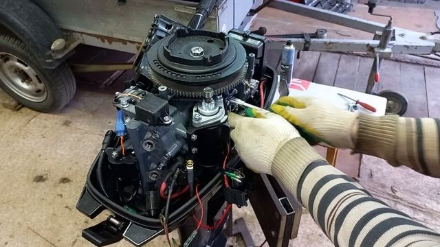 Установка электрозапуска на ПЛМ Suzuki dt 9.9-15 смотреть онлайн