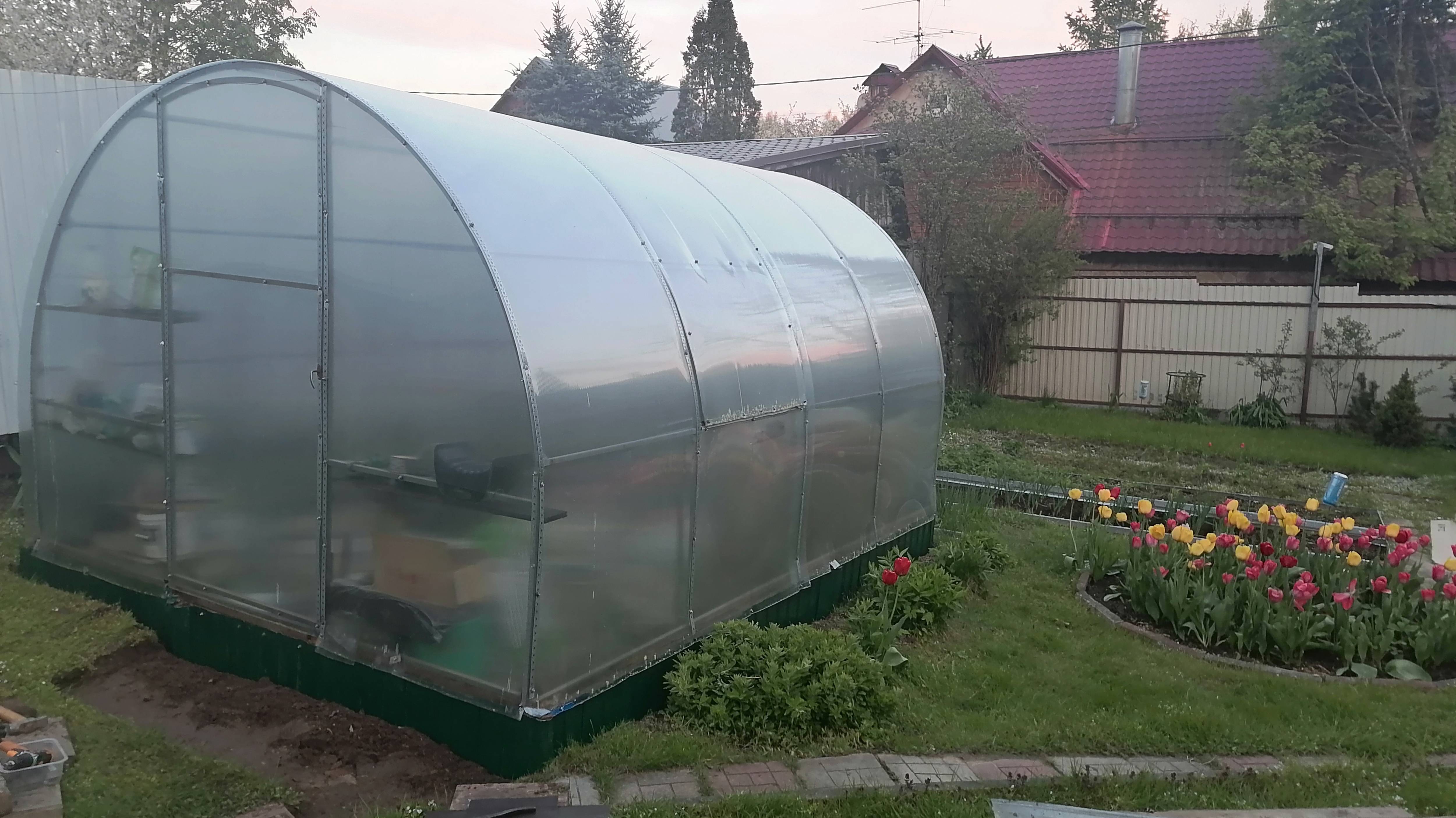 Тружусь, чтоб было всё красиво// Теперь и теплица скажет спасибо. смотреть онлайн