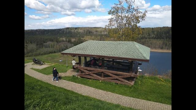 Мальская долина.
Остановка на обед.
Горнолыжная база.
Псковская область.
09.05.2025. смотреть онлайн
