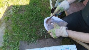 Заточка штыковой лопаты напильником.